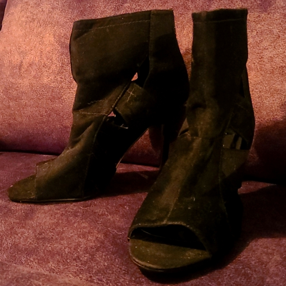 Vintage Y2K Britney Beyonce Style Black Cutout Velvet Spike Booties Size 8